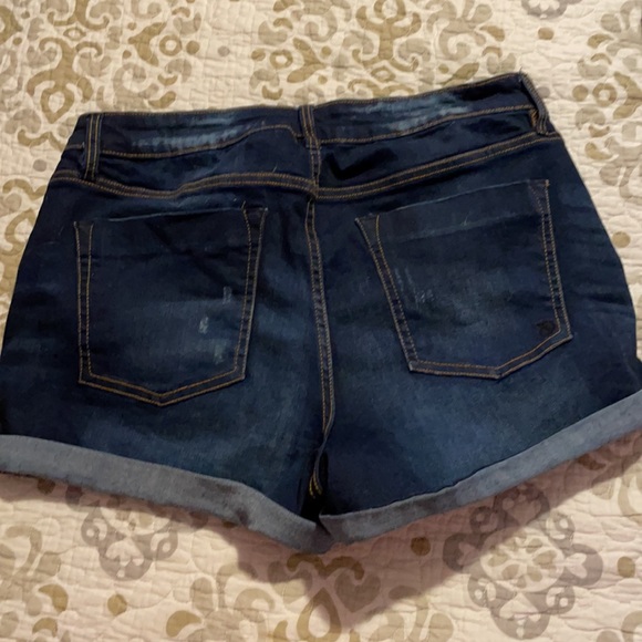 Denim shorts - Picture 2 of 3
